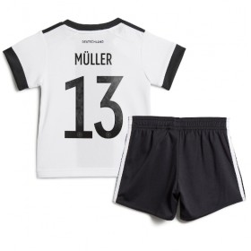 Baby Fußballbekleidung Deutschland Thomas Muller #13 Heimtrikot WM 2022 Kurzarm (+ kurze hosen)